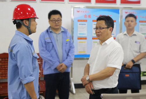 集團領導看望慰問離退休黨員、基層困難黨員和年輕黨員(圖1)