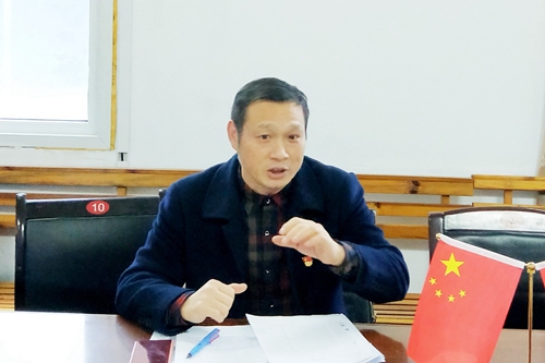 向宇飛列席指導(dǎo)股份公司氯堿黨支部“不忘初心、牢記使命”專題組織生活會(圖2)