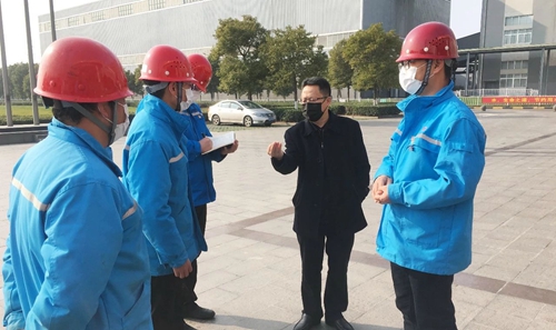 王大真到股份公司、楚星公司和松滋肥業(yè)現(xiàn)場(chǎng)檢查疫情防控及安全生產(chǎn)情況(圖1)