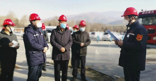 青海省委常委、省總工會(huì)主席馬吉孝到青海宜化調(diào)研慰問(圖1)