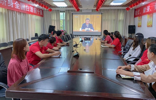 向抗疫英雄致敬！宜化集團(tuán)組織收看全國(guó)抗擊新冠肺炎疫情表彰大會(huì)(圖6)