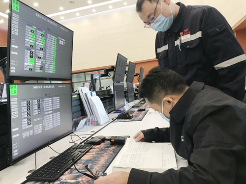 王大真到新疆宜化、新疆宜化礦業(yè)走訪慰問干部職工(圖1)