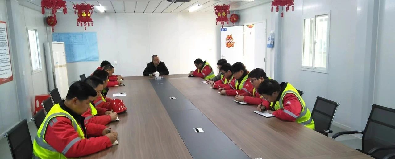 化機公司黨委書記、董事長、總經(jīng)理楊中澤到肥業(yè)搬遷項目部現(xiàn)場辦公