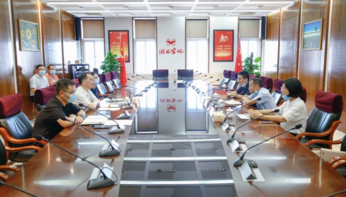 宜昌市總工會黨組書記、常務(wù)副主席皮祖武一行到宜化集團調(diào)研